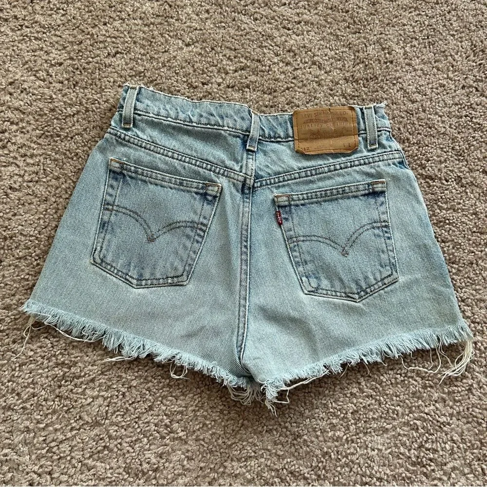 Levis Womens 512 Light Blue Wash Slim Fit Raw Hem Jean Shorts Size 6 Long